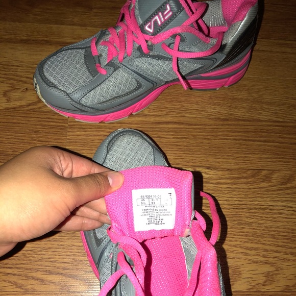 FILA girls tennis shoes - Picture 3 of 3